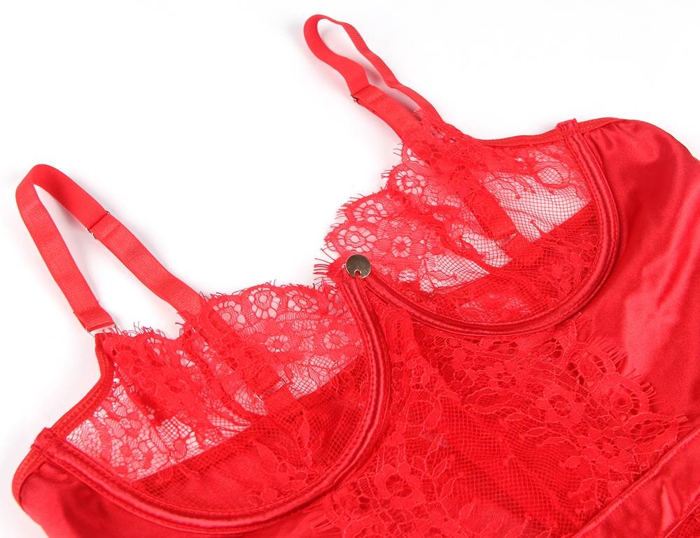 Red Elegant Eyelash Lace Plus Size Garter Lingerie With Underwire